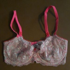 Victoria's Secret Pink Floral Lace Bra with Adjustable Straps